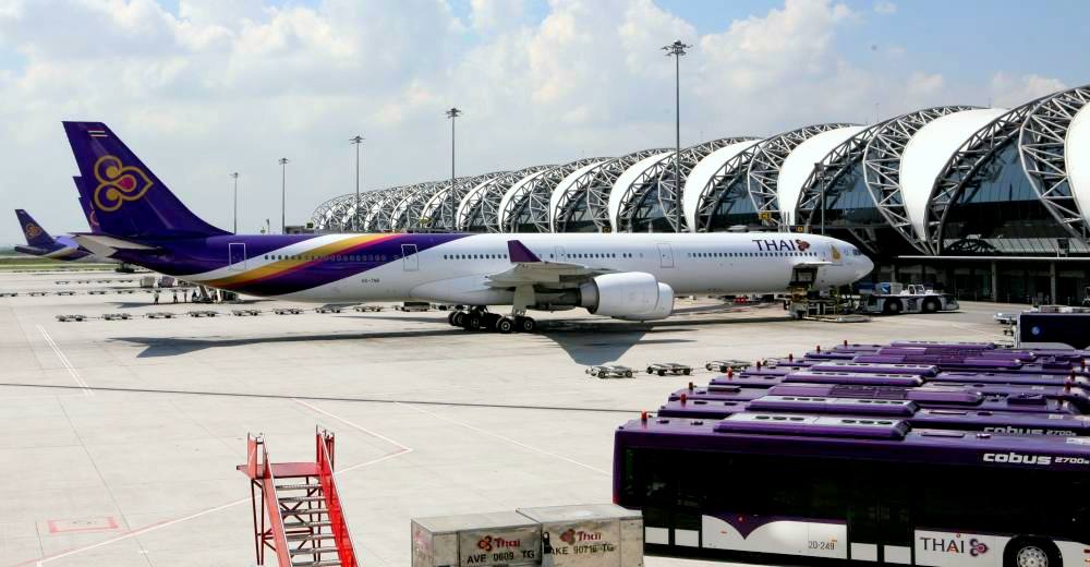 Flughafen Bangkok Suvarnabumi Vorfeld und Rollfeld