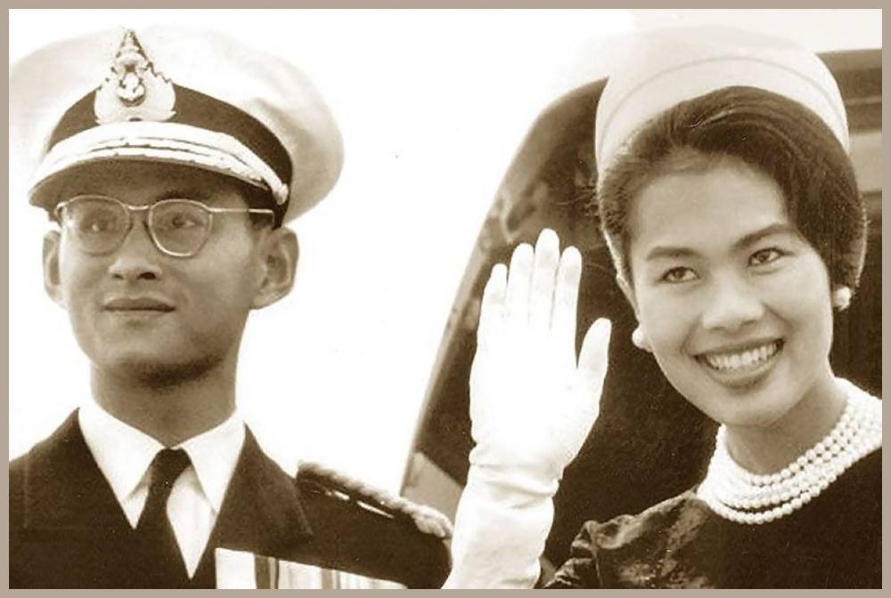 Portrait König Bhumibol Adulyadej und Königin Sirikit