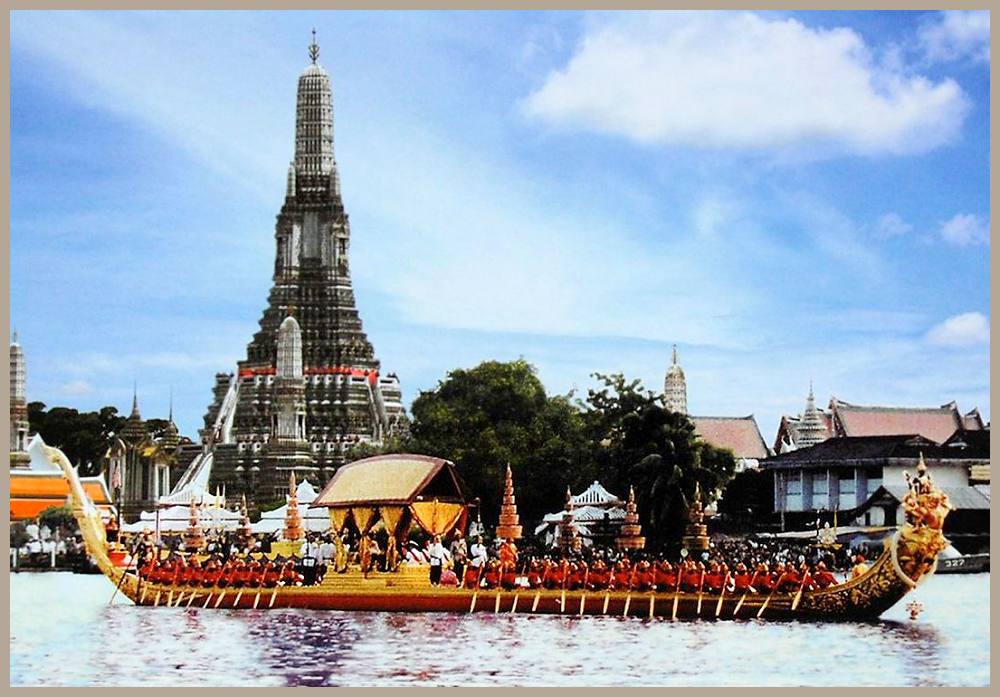 Königliche Barke auf dem Chayo Praya Fluss in Bangkok